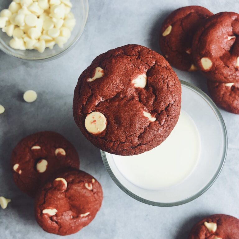 Red Velvet Cookies (12 pk)