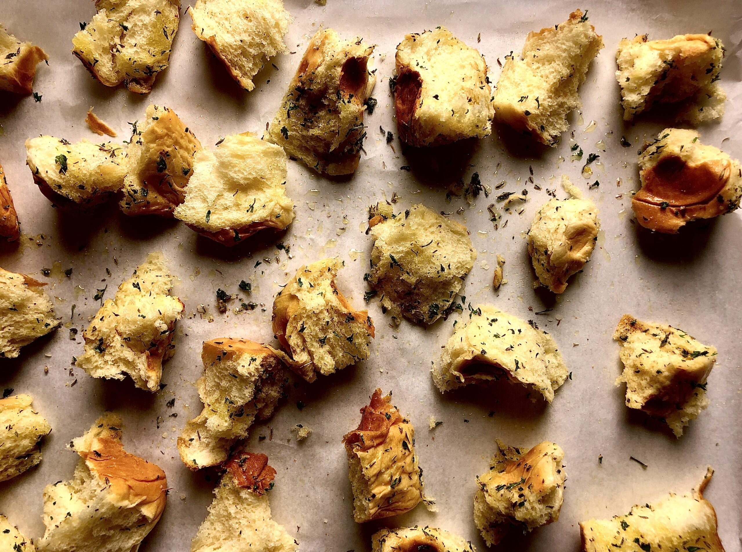 croutons lined up before baking